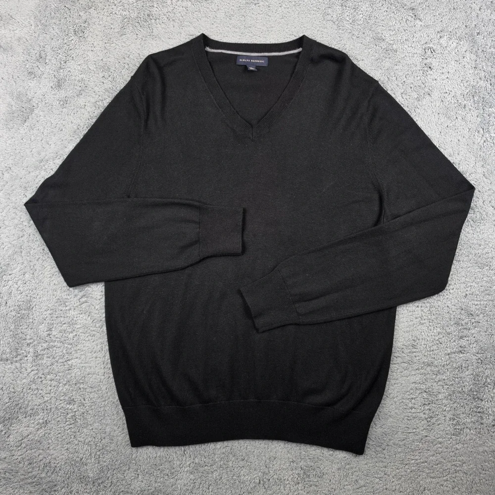 Banana Republic Cashmere Blend Sweater Mens L Black Silk V-Neck Fine Knit Solid